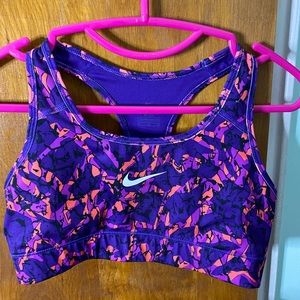 NWOT NIKE SPORTS BRA